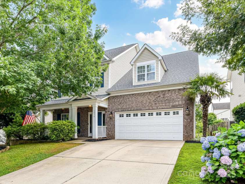 1016 Yellow Daisy Drive, Matthews, NC 28104.  MLS# CAR4268093, YatesRealty ID 21543. 