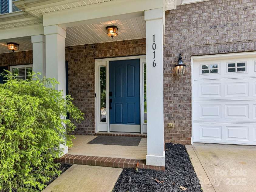 1016 Yellow Daisy Drive, Matthews, NC 28104.  MLS# CAR4268093, YatesRealty ID 21543. 