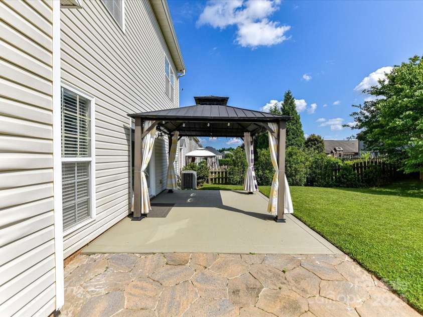 1016 Yellow Daisy Drive, Matthews, NC 28104.  MLS# CAR4268093, YatesRealty ID 21543. 