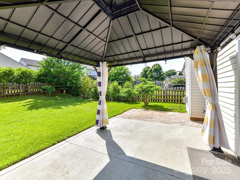 1016 Yellow Daisy Drive, Matthews, NC 28104.  MLS# CAR4268093, YatesRealty ID 21543. 