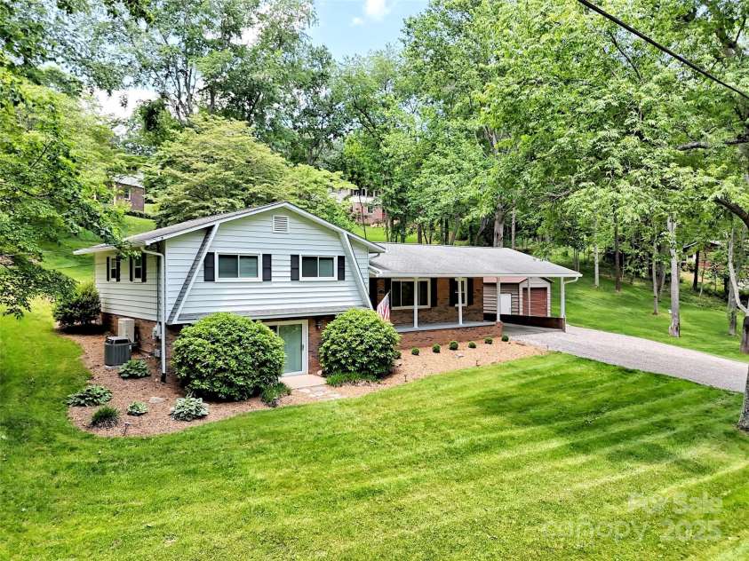 110 Stoney Brook Drive, Clyde, NC 28721.  MLS# CAR4268277, YatesRealty ID 21547. 