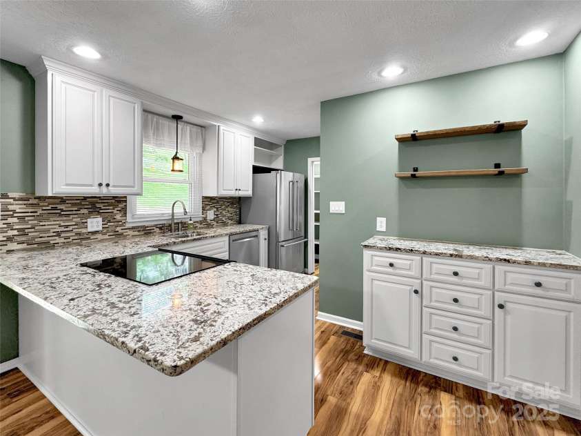 110 Stoney Brook Drive, Clyde, NC 28721.  MLS# CAR4268277, YatesRealty ID 21547. 