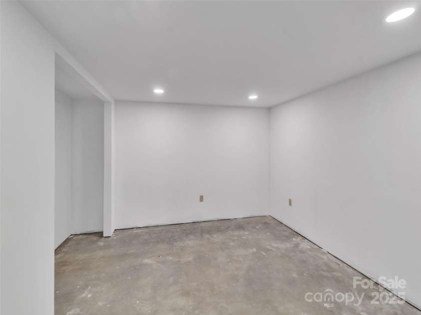 110 Stoney Brook Drive, Clyde, NC 28721.  MLS# CAR4268277, YatesRealty ID 21547. 