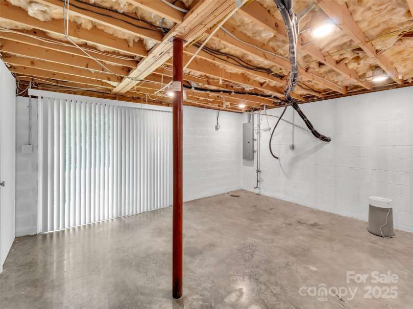 110 Stoney Brook Drive, Clyde, NC 28721.  MLS# CAR4268277, YatesRealty ID 21547. 