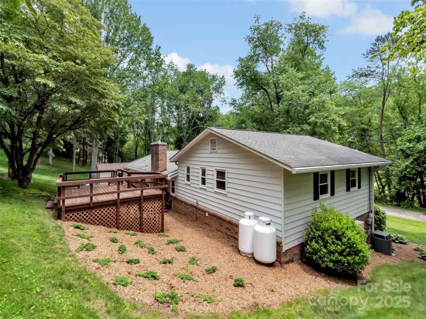 110 Stoney Brook Drive, Clyde, NC 28721.  MLS# CAR4268277, YatesRealty ID 21547. 