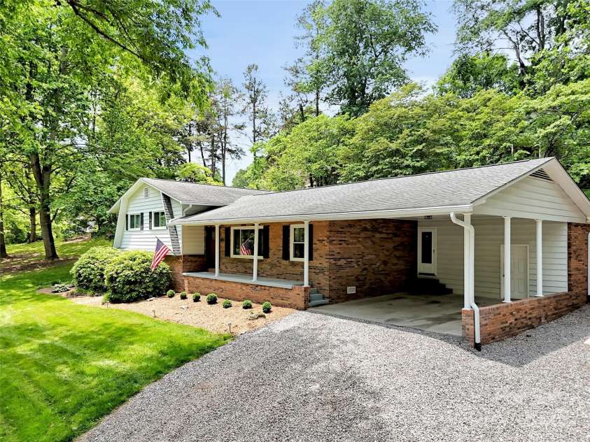 110 Stoney Brook Drive, Clyde, NC 28721.  MLS# CAR4268277, YatesRealty ID 21547. 