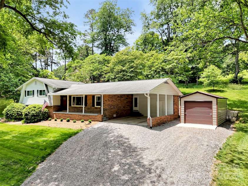 110 Stoney Brook Drive, Clyde, NC 28721.  MLS# CAR4268277, YatesRealty ID 21547. 