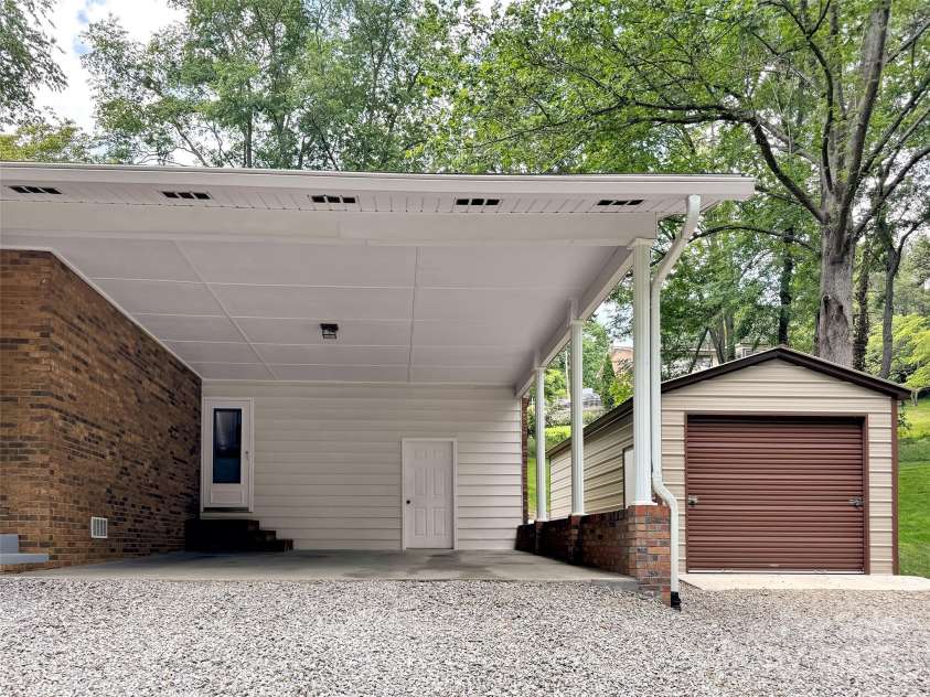 110 Stoney Brook Drive, Clyde, NC 28721.  MLS# CAR4268277, YatesRealty ID 21547. 