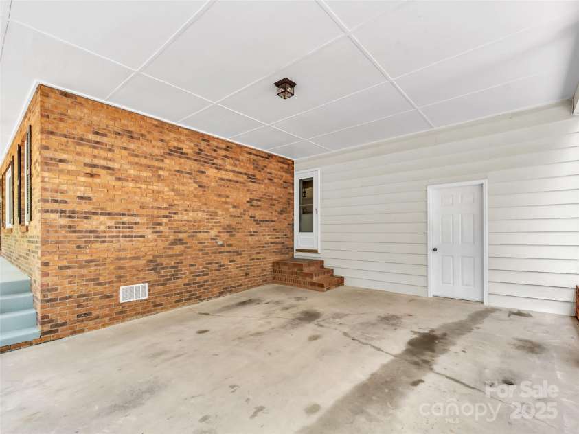 110 Stoney Brook Drive, Clyde, NC 28721.  MLS# CAR4268277, YatesRealty ID 21547. 