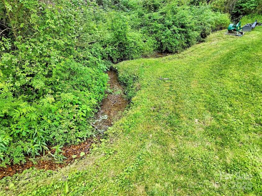 110 Stoney Brook Drive, Clyde, NC 28721.  MLS# CAR4268277, YatesRealty ID 21547. 