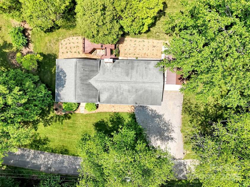 110 Stoney Brook Drive, Clyde, NC 28721.  MLS# CAR4268277, YatesRealty ID 21547. 