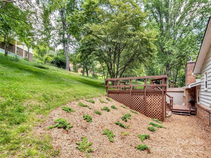 110 Stoney Brook Drive, Clyde, NC 28721.  MLS# CAR4268277, YatesRealty ID 21547. 