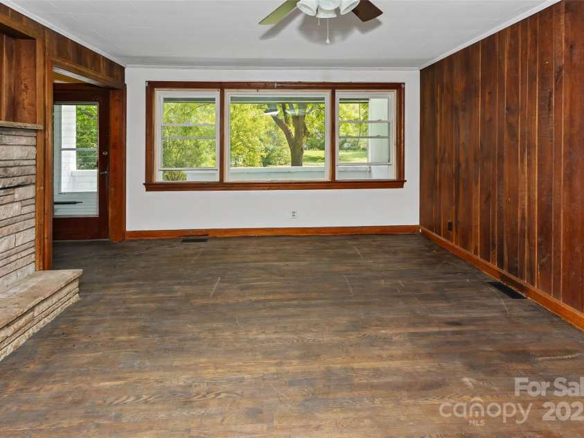 158 Allen Drive, Fletcher, NC 28732.  MLS# CAR4185254, YatesRealty ID 21548. 