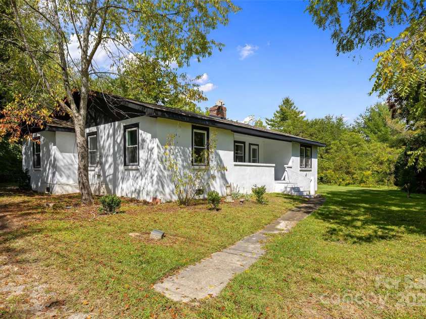 158 Allen Drive, Fletcher, NC 28732.  MLS# CAR4185254, YatesRealty ID 21548. Just waiting for you!