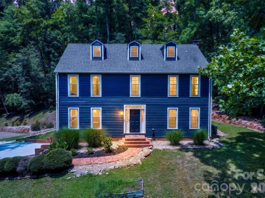 3132 Stoney Brook Drive, Lenoir, NC 28645.  MLS# CAR4403414, YatesRealty ID 21548. 