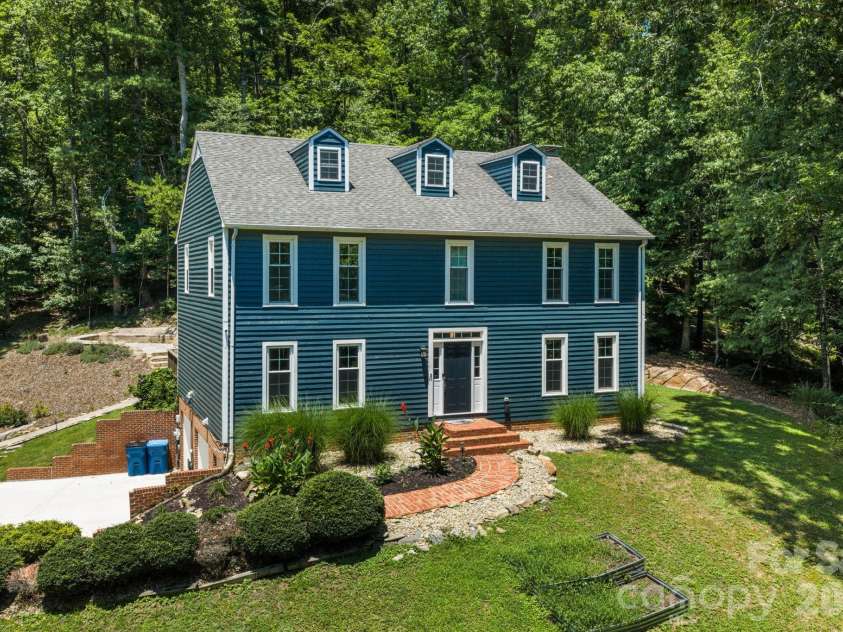 3132 Stoney Brook Drive, Lenoir, NC 28645.  MLS# CAR4403414, YatesRealty ID 21548. 