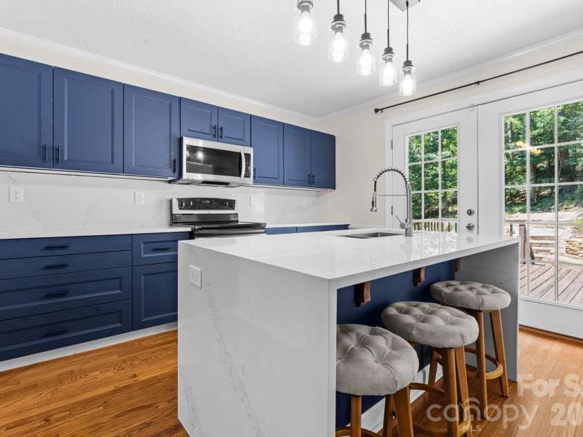 3132 Stoney Brook Drive, Lenoir, NC 28645.  MLS# CAR4403414, YatesRealty ID 21548. 