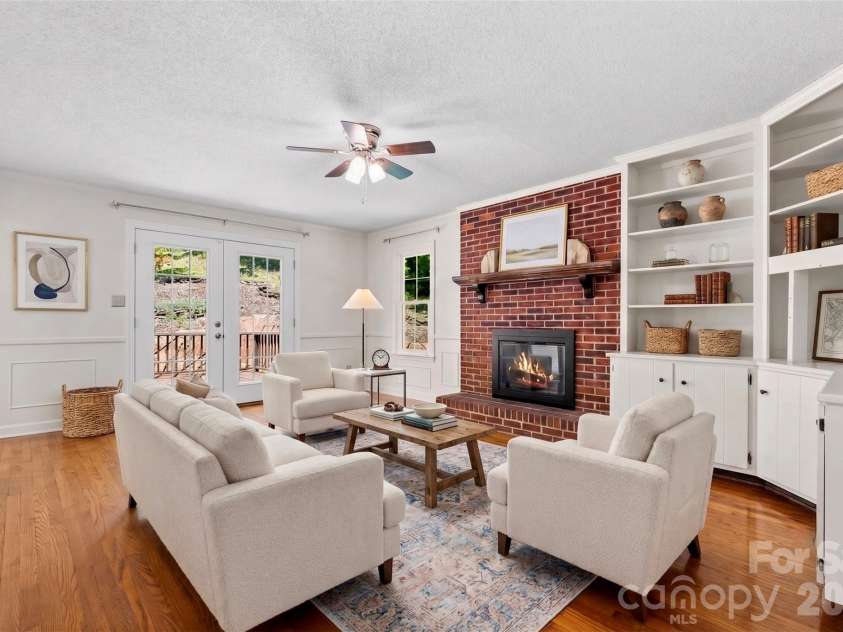 3132 Stoney Brook Drive, Lenoir, NC 28645.  MLS# CAR4403414, YatesRealty ID 21548. 