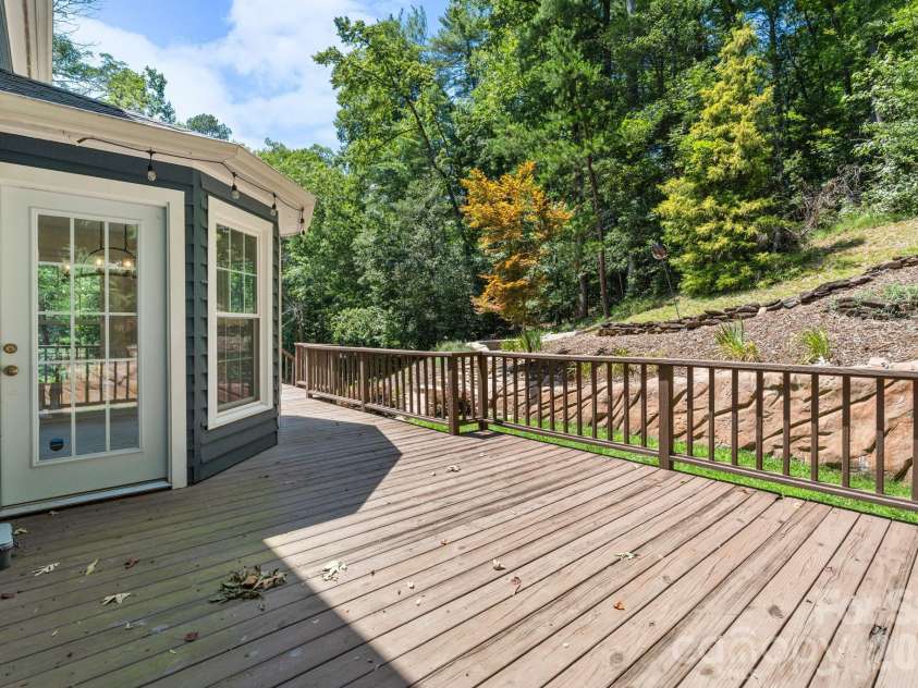 3132 Stoney Brook Drive, Lenoir, NC 28645.  MLS# CAR4403414, YatesRealty ID 21548. 