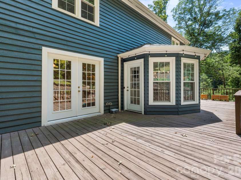 3132 Stoney Brook Drive, Lenoir, NC 28645.  MLS# CAR4403414, YatesRealty ID 21548. 