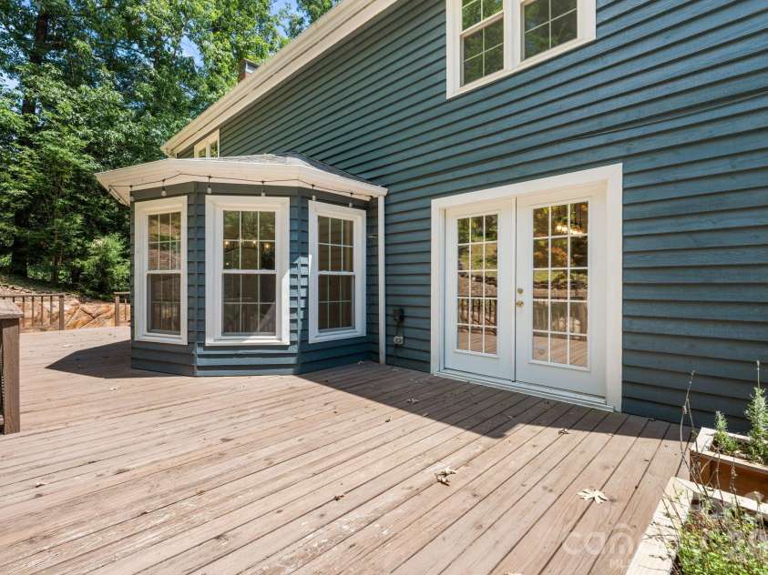 3132 Stoney Brook Drive, Lenoir, NC 28645.  MLS# CAR4403414, YatesRealty ID 21548. 