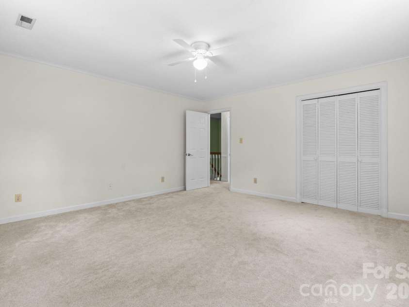 3132 Stoney Brook Drive, Lenoir, NC 28645.  MLS# CAR4403414, YatesRealty ID 21548. 