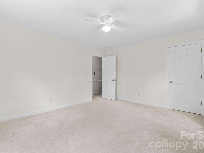 3132 Stoney Brook Drive, Lenoir, NC 28645.  MLS# CAR4403414, YatesRealty ID 21548. 