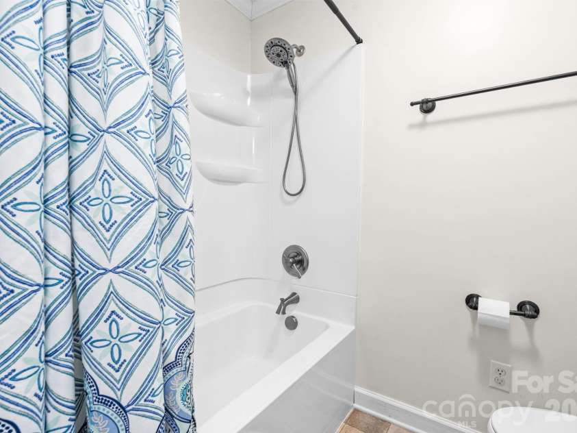 3132 Stoney Brook Drive, Lenoir, NC 28645.  MLS# CAR4403414, YatesRealty ID 21548. 