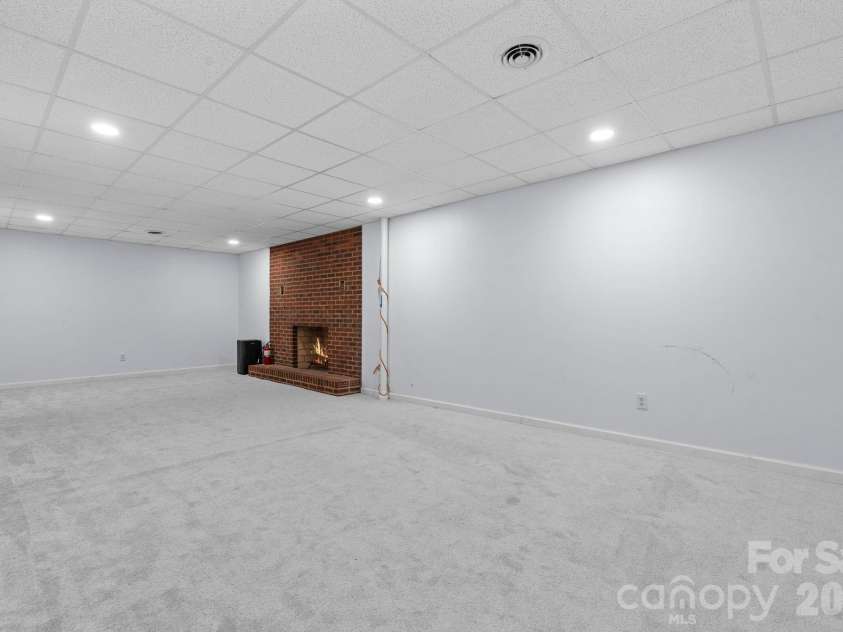 3132 Stoney Brook Drive, Lenoir, NC 28645.  MLS# CAR4403414, YatesRealty ID 21548. 