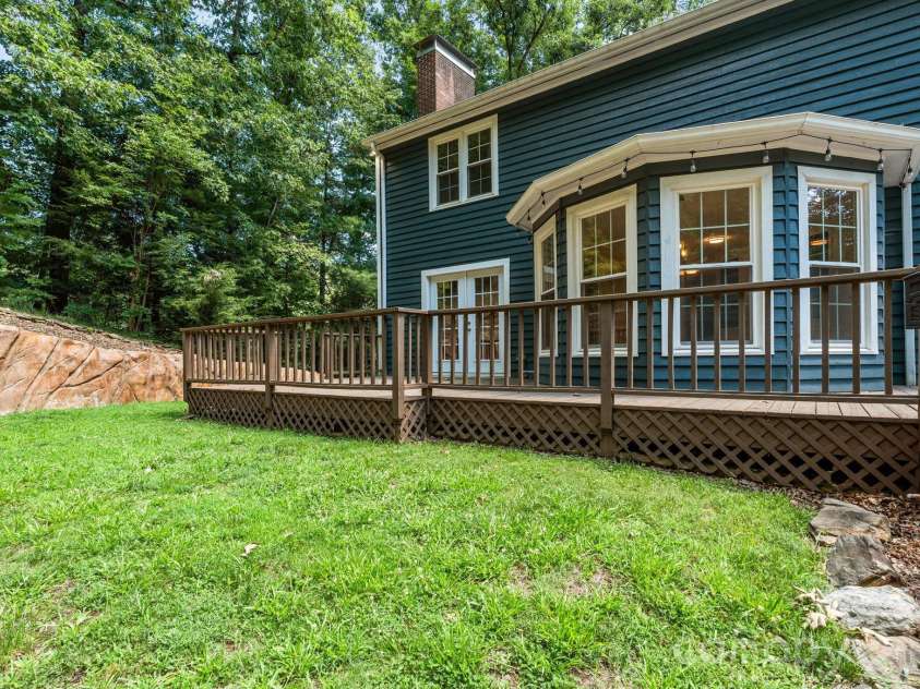3132 Stoney Brook Drive, Lenoir, NC 28645.  MLS# CAR4403414, YatesRealty ID 21548. 