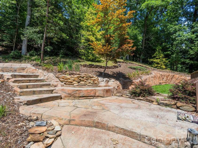 3132 Stoney Brook Drive, Lenoir, NC 28645.  MLS# CAR4403414, YatesRealty ID 21548. 
