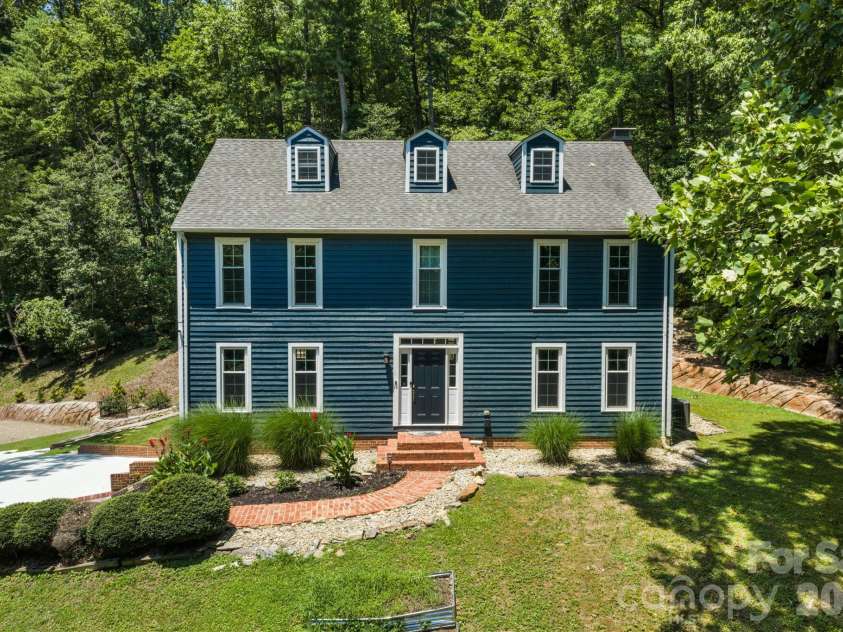 3132 Stoney Brook Drive, Lenoir, NC 28645.  MLS# CAR4403414, YatesRealty ID 21548. 