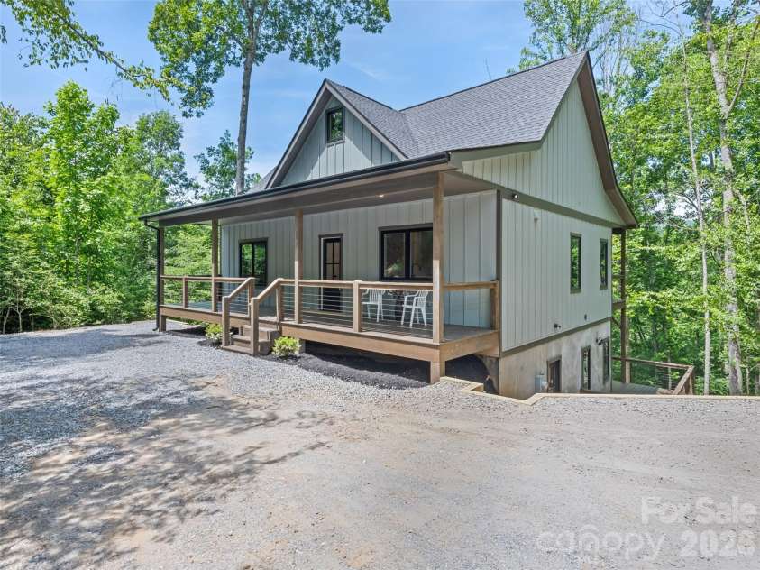 288 Ironwood Drive, Clyde, NC 28721.  MLS# CAR4353359, YatesRealty ID 21549. 