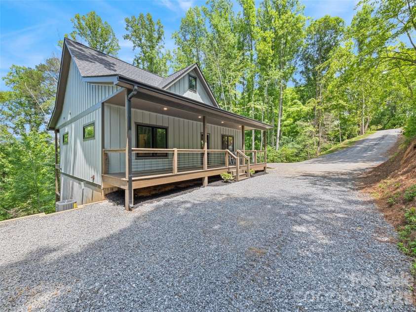 288 Ironwood Drive, Clyde, NC 28721.  MLS# CAR4353359, YatesRealty ID 21549. 