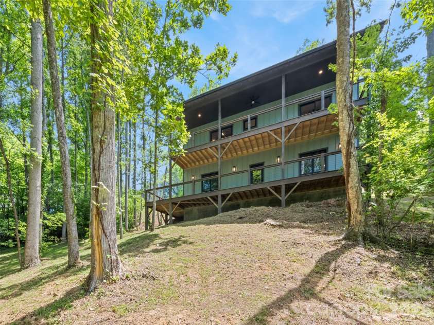 288 Ironwood Drive, Clyde, NC 28721.  MLS# CAR4353359, YatesRealty ID 21549. 