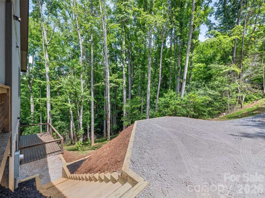 288 Ironwood Drive, Clyde, NC 28721.  MLS# CAR4353359, YatesRealty ID 21549. 