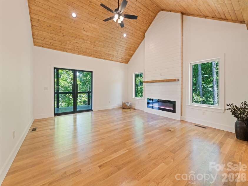 288 Ironwood Drive, Clyde, NC 28721.  MLS# CAR4353359, YatesRealty ID 21549. 