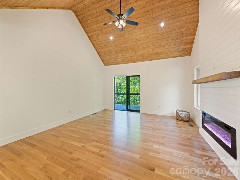 288 Ironwood Drive, Clyde, NC 28721.  MLS# CAR4353359, YatesRealty ID 21549. 