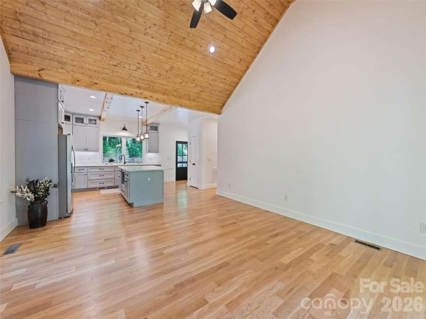 288 Ironwood Drive, Clyde, NC 28721.  MLS# CAR4353359, YatesRealty ID 21549. 