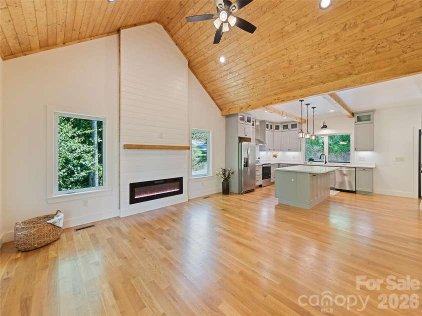 288 Ironwood Drive, Clyde, NC 28721.  MLS# CAR4353359, YatesRealty ID 21549. 