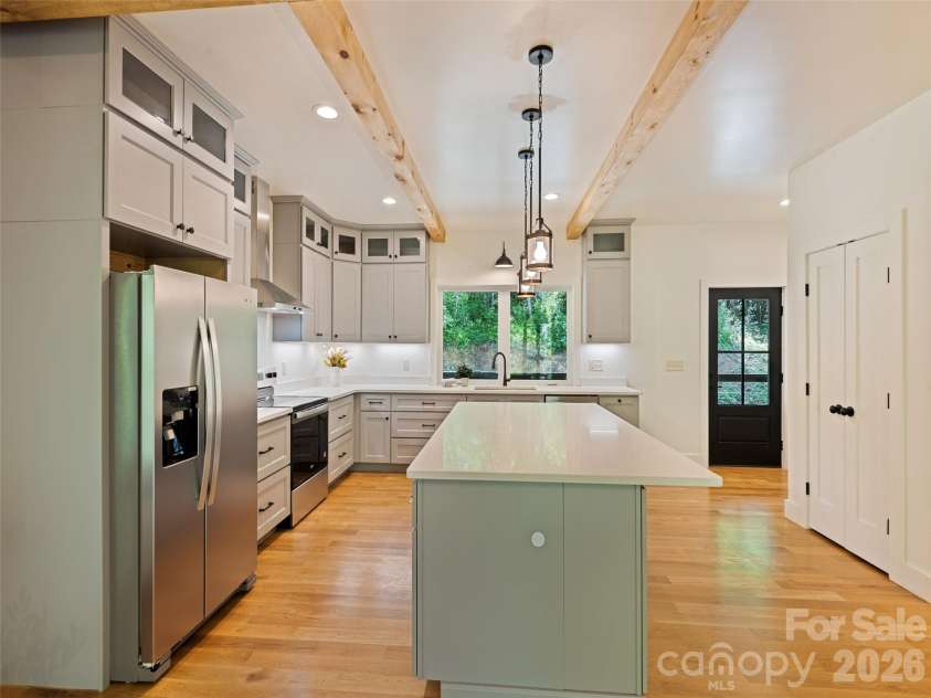 288 Ironwood Drive, Clyde, NC 28721.  MLS# CAR4353359, YatesRealty ID 21549. 