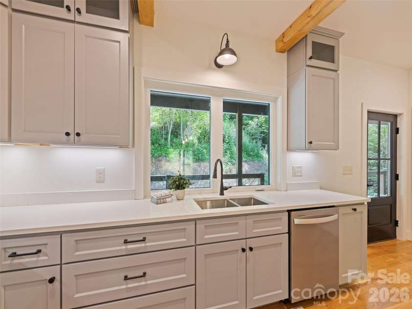 288 Ironwood Drive, Clyde, NC 28721.  MLS# CAR4353359, YatesRealty ID 21549. 