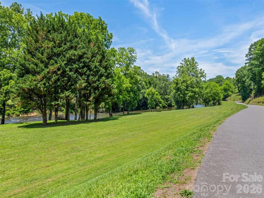 288 Ironwood Drive, Clyde, NC 28721.  MLS# CAR4353359, YatesRealty ID 21549. 