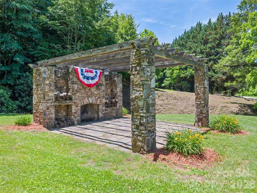 288 Ironwood Drive, Clyde, NC 28721.  MLS# CAR4353359, YatesRealty ID 21549. 
