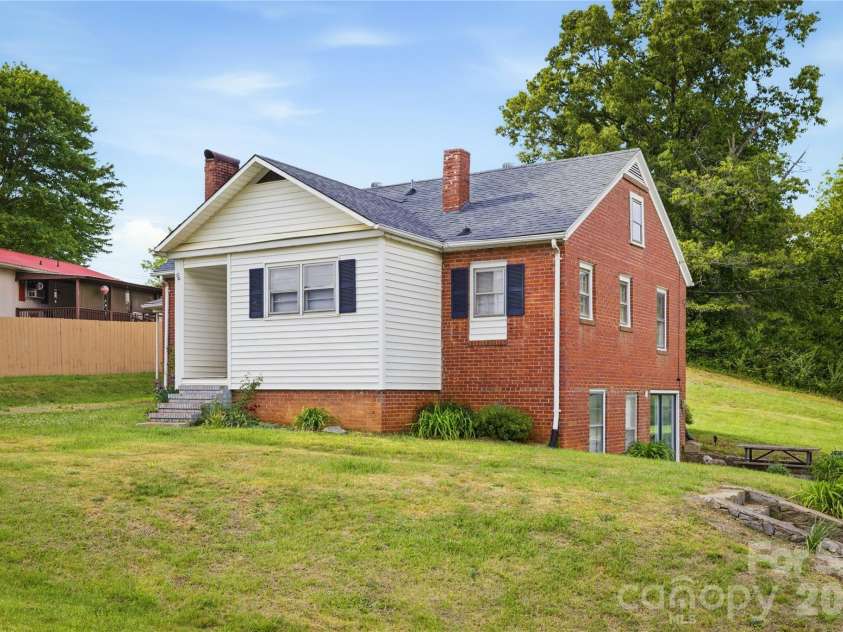 1348 Hibriten Drive, Lenoir, NC 28645.  MLS# CAR4370292, YatesRealty ID 21552. 