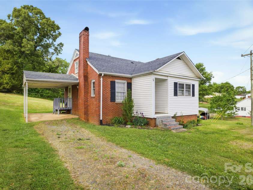 1348 Hibriten Drive, Lenoir, NC 28645.  MLS# CAR4370292, YatesRealty ID 21552. 