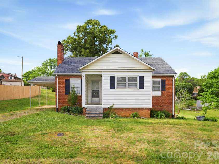 1348 Hibriten Drive, Lenoir, NC 28645.  MLS# CAR4370292, YatesRealty ID 21552. 