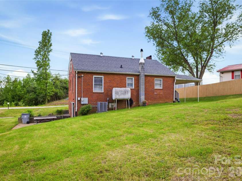 1348 Hibriten Drive, Lenoir, NC 28645.  MLS# CAR4370292, YatesRealty ID 21552. 
