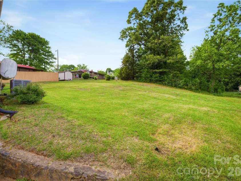 1348 Hibriten Drive, Lenoir, NC 28645.  MLS# CAR4370292, YatesRealty ID 21552. 