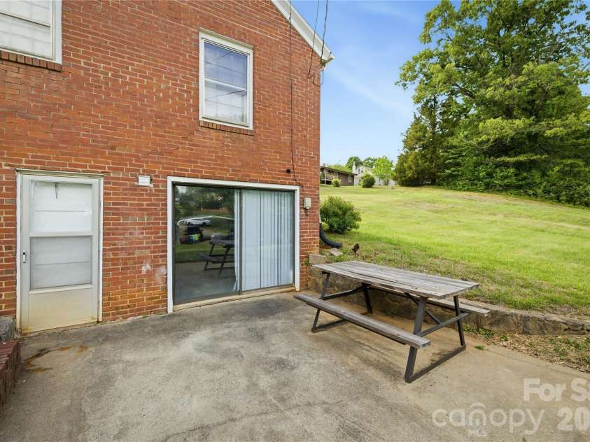 1348 Hibriten Drive, Lenoir, NC 28645.  MLS# CAR4370292, YatesRealty ID 21552. 